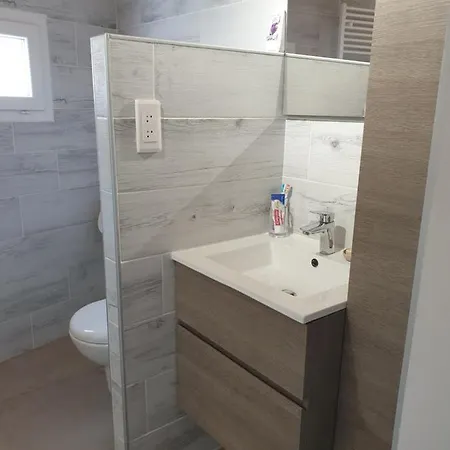Petite Maison Meublee Entre Avignon Et Carpentras 莫里埃莱阿维尼翁