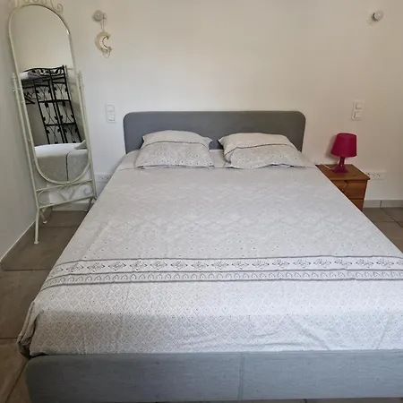 Petite Maison Meublee Entre Avignon Et Carpentras *